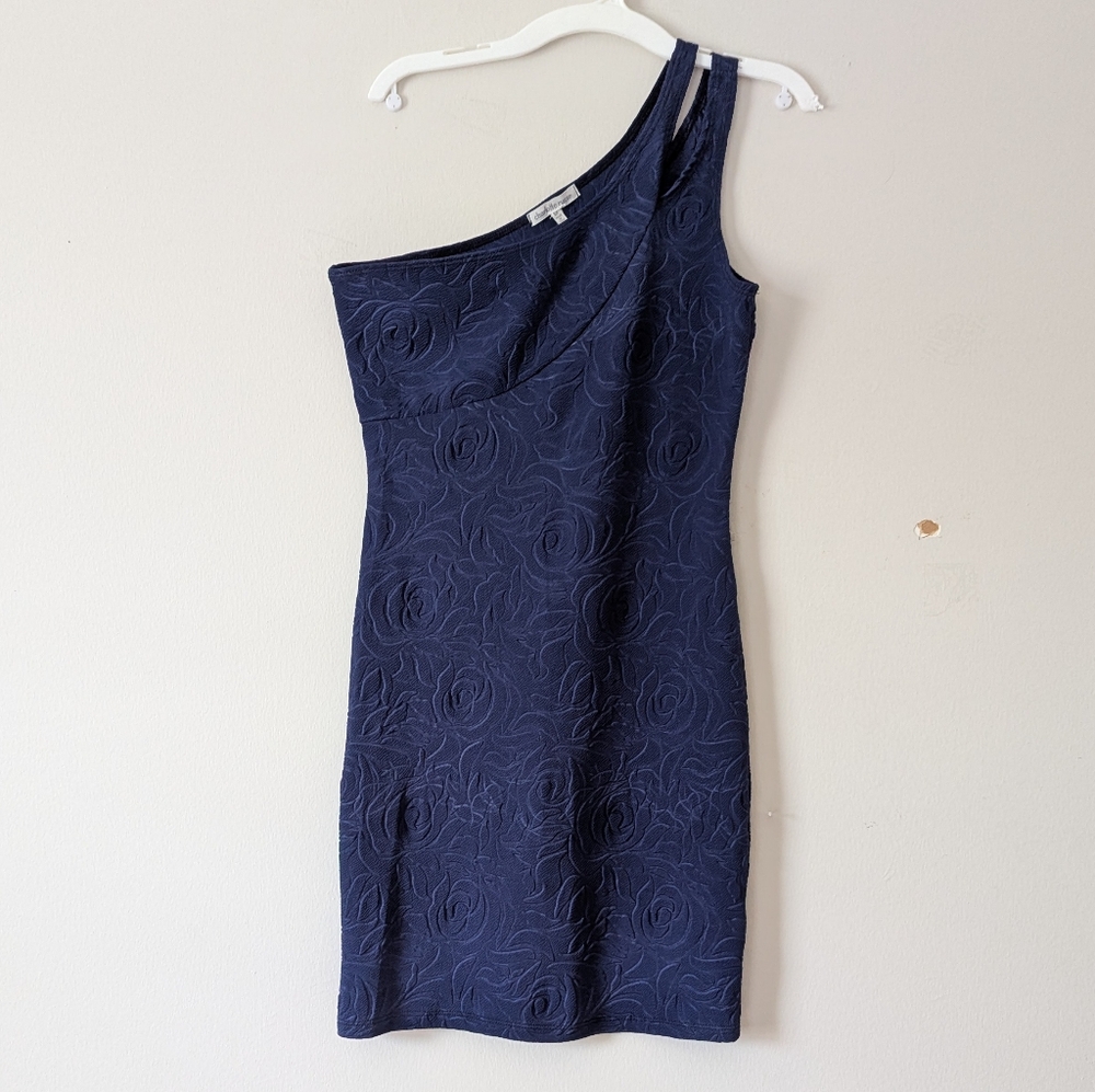 One shoulder dress